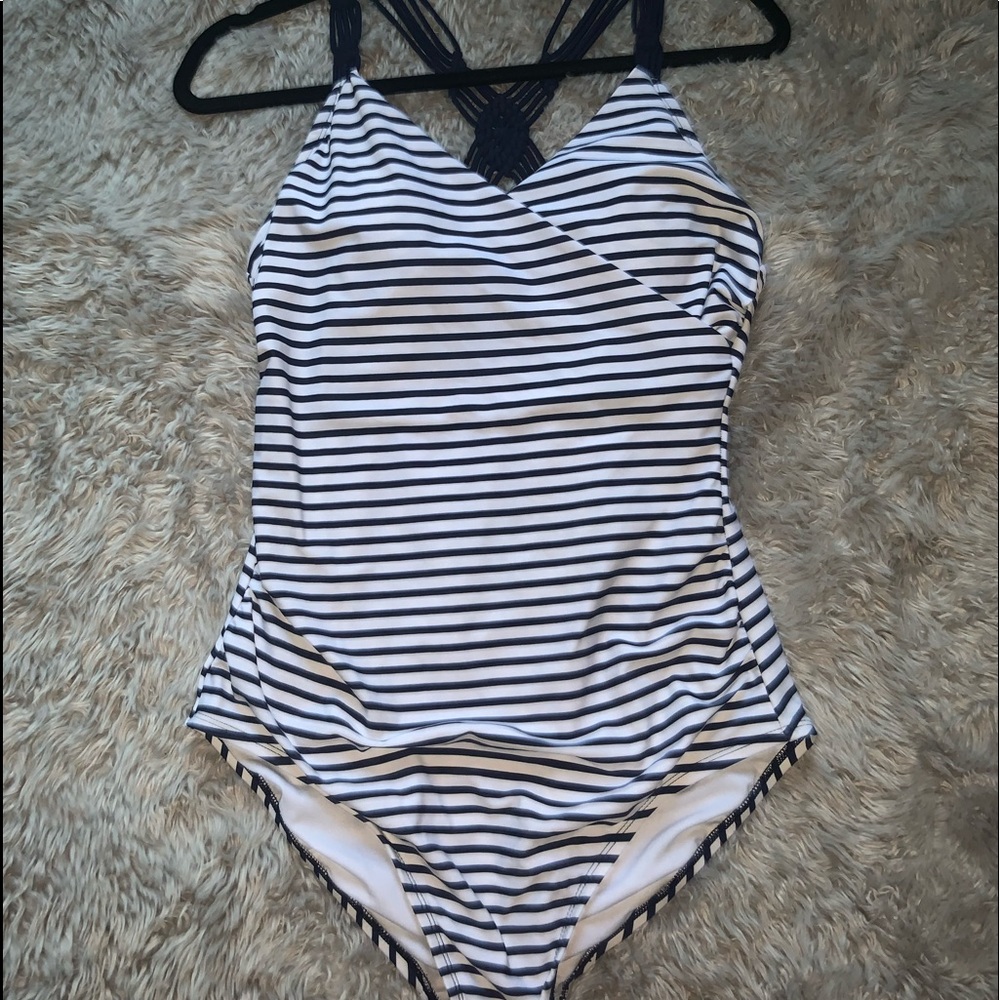 horizontal stripe cross back swim suit !!